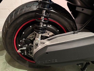 Adornos adhesivos para la rueda de atrás: Silence y Seat Mó - Imagen 7