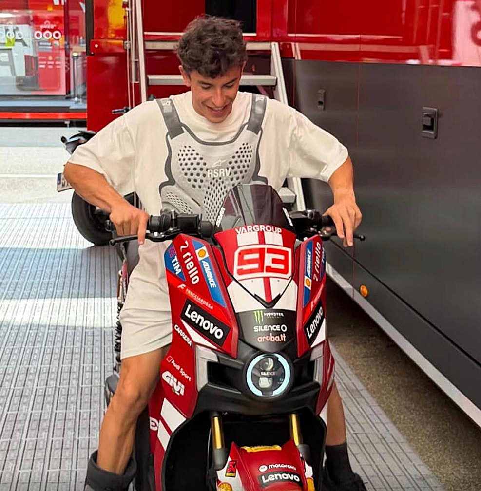 Pack Pegatinas Moto GP para Silence S01 y SEAT Mó – Marc Márquez 93 - Imagen 4