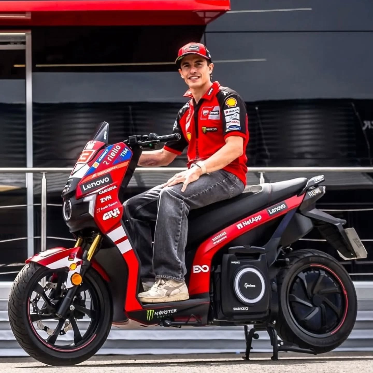 Pack Pegatinas Moto GP para Silence S01 y SEAT Mó – Marc Márquez 93 - Imagen 3