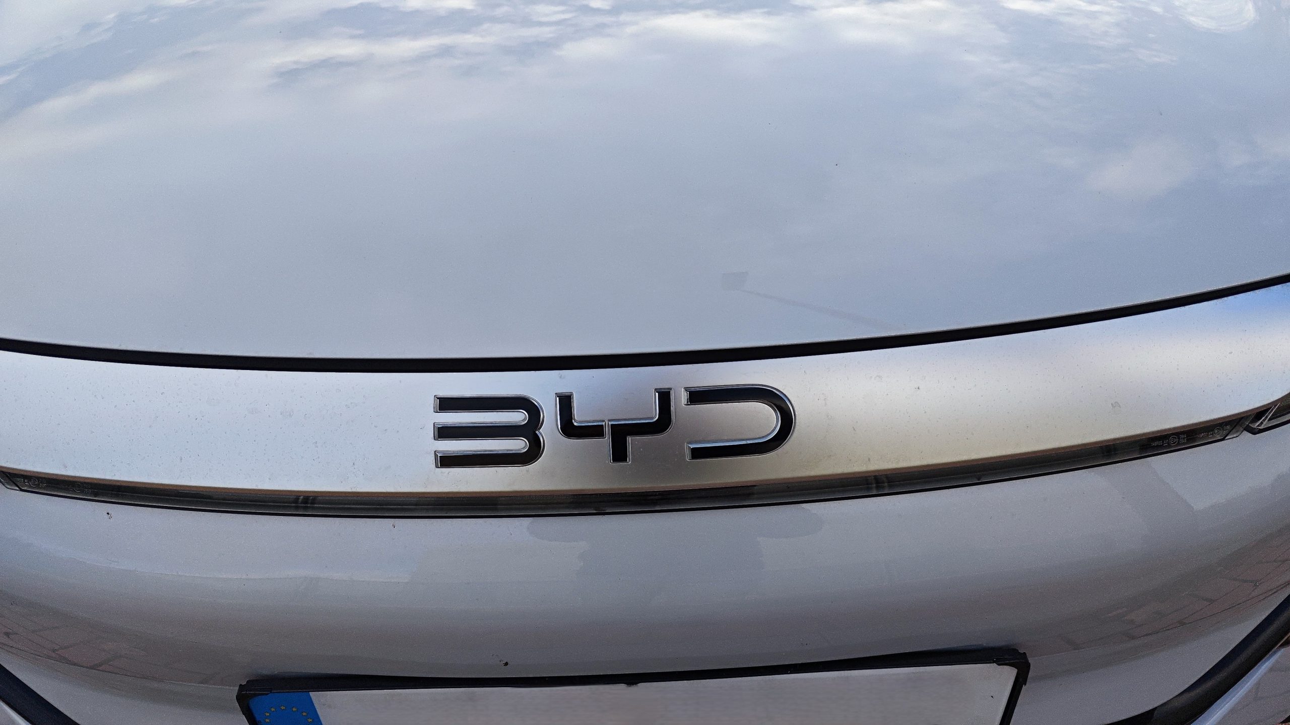 Pegatina Letras BYD Frontal | Vinilo Adhesivo a Medida para Emblema Original - Imagen 2